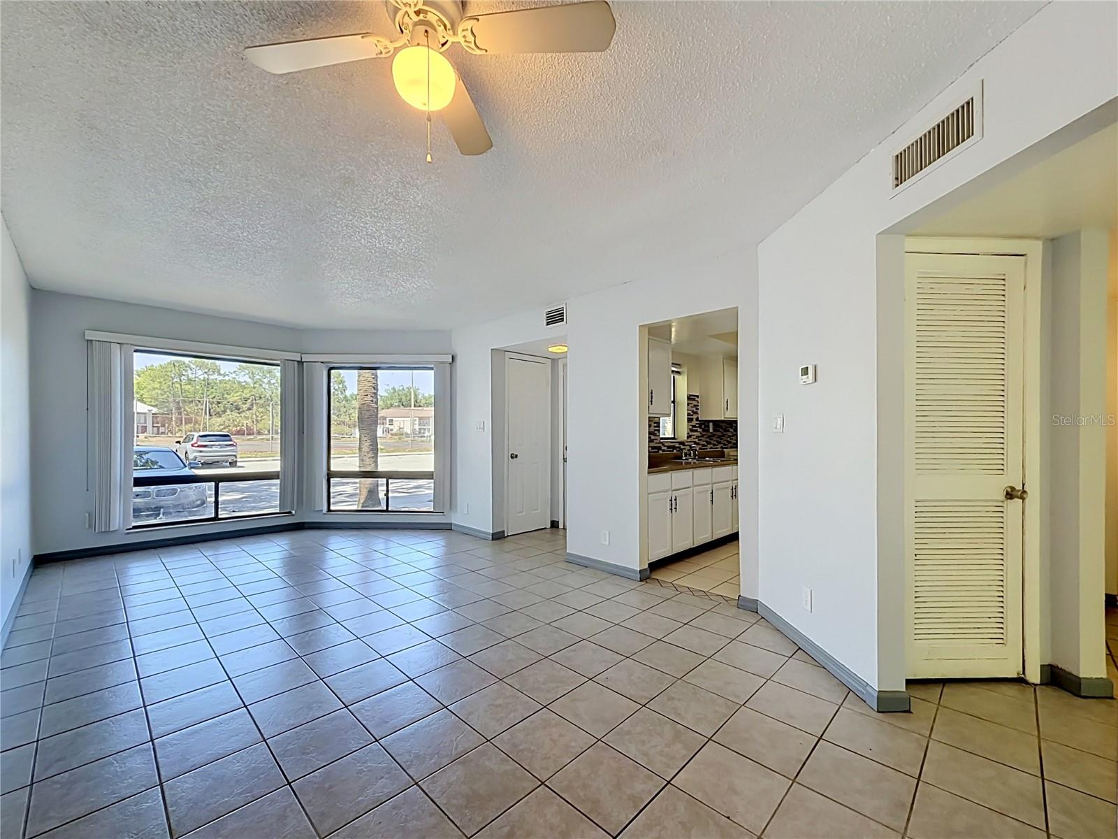 LEMON TREE SECTION 1 CONDO CB 3/141 BLDG 6 UNIT A - Residential