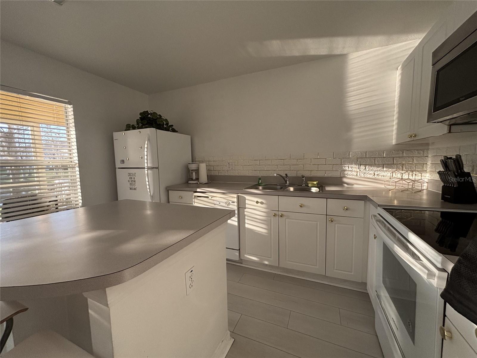 CLUB CORTILE - Residential Lease