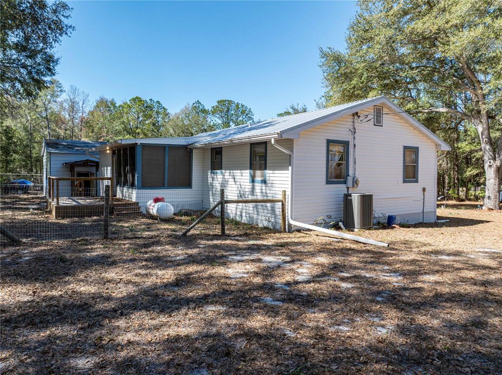 Photo of 609 NW 96th Place, Branford, FL 32008 (MLS # GC537963)