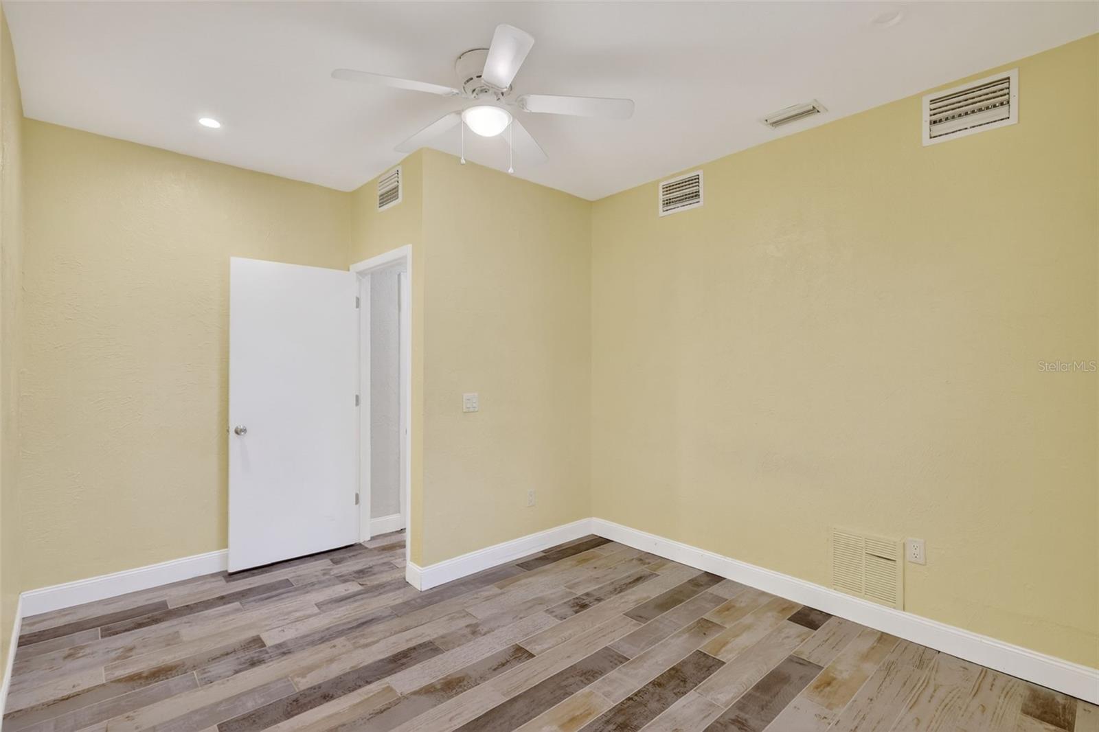 SOUTHPOINTE SHORES - Residential