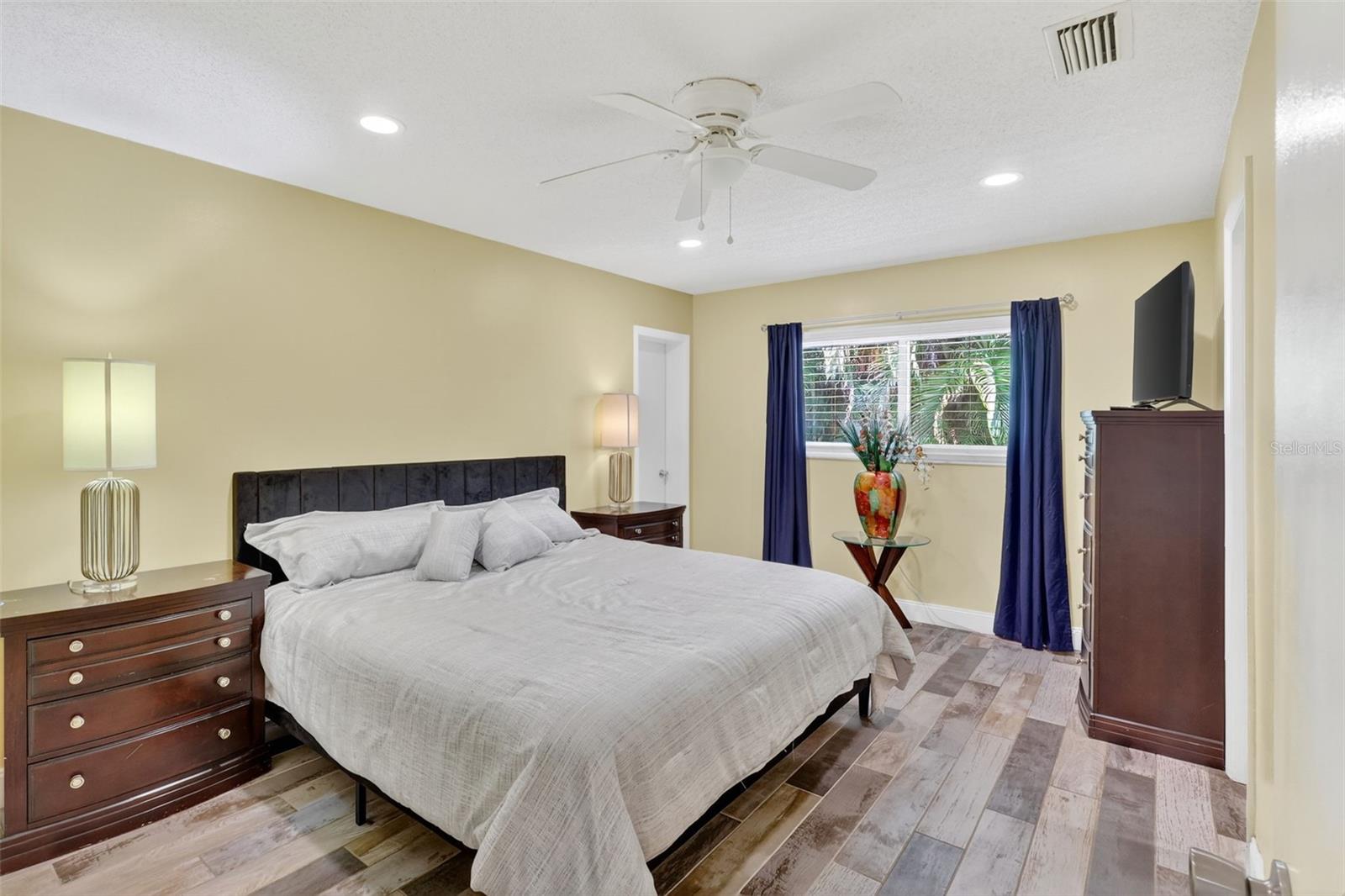 SOUTHPOINTE SHORES - Residential