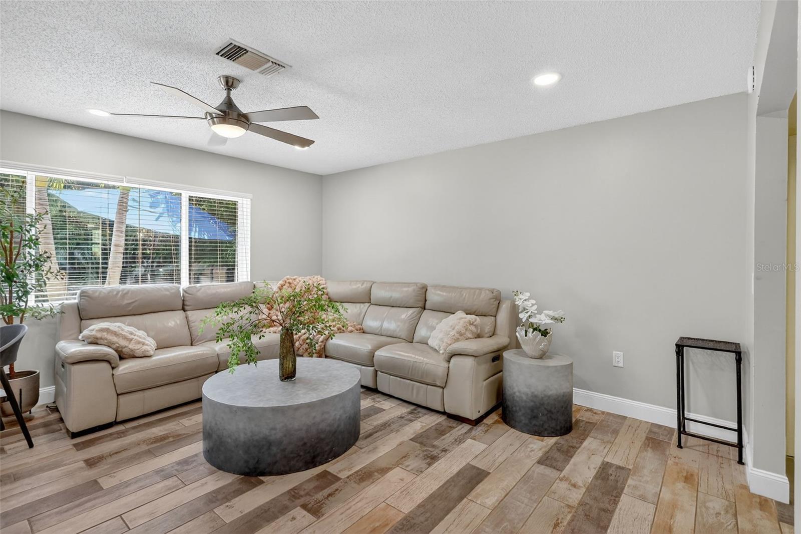 SOUTHPOINTE SHORES - Residential