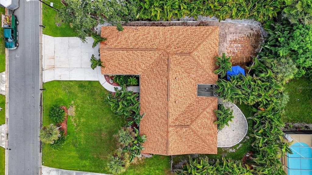 Photo of 1884 Southpointe Drive, Sarasota, FL 34231 (MLS # A4667255)