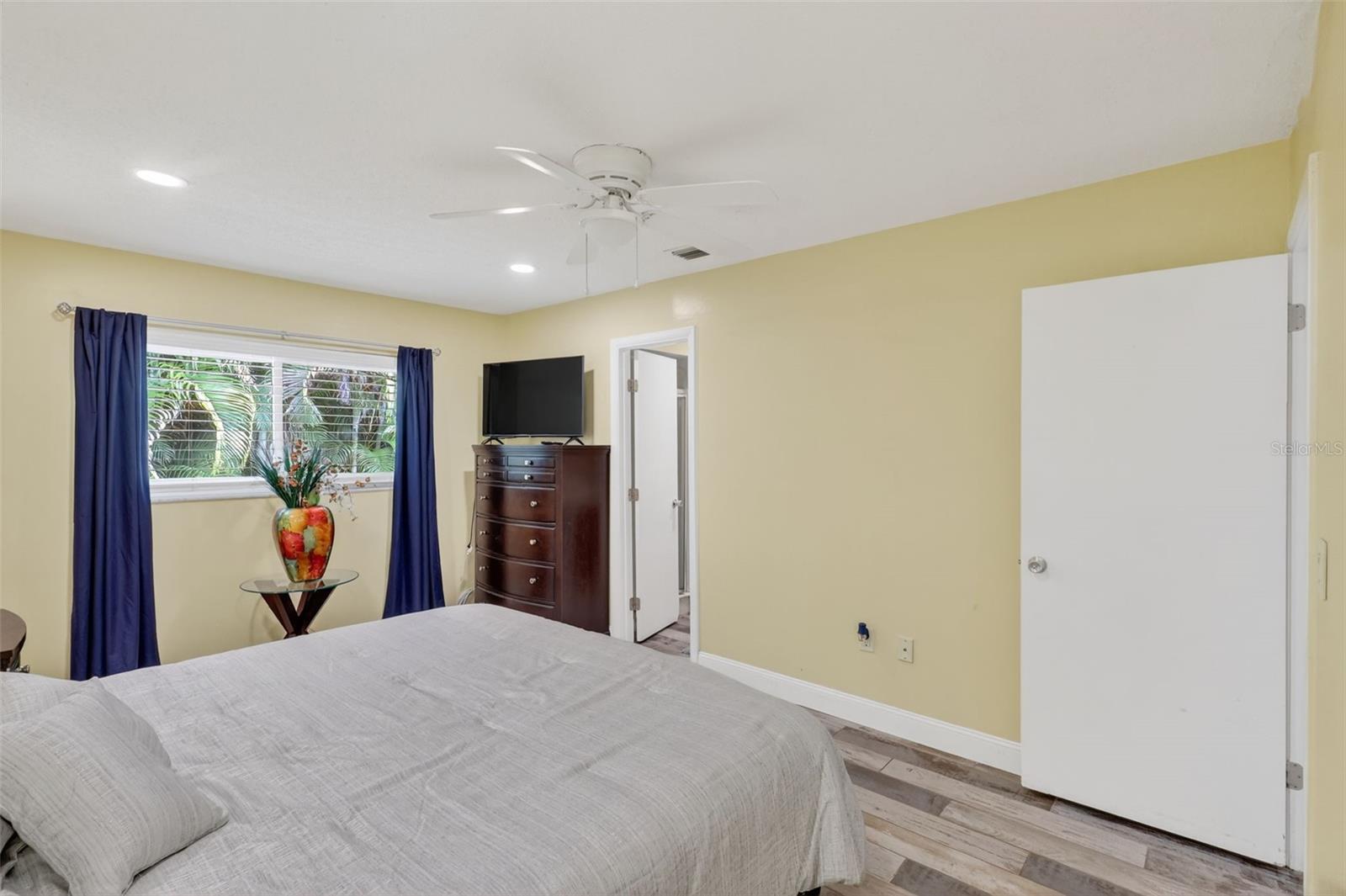 SOUTHPOINTE SHORES - Residential
