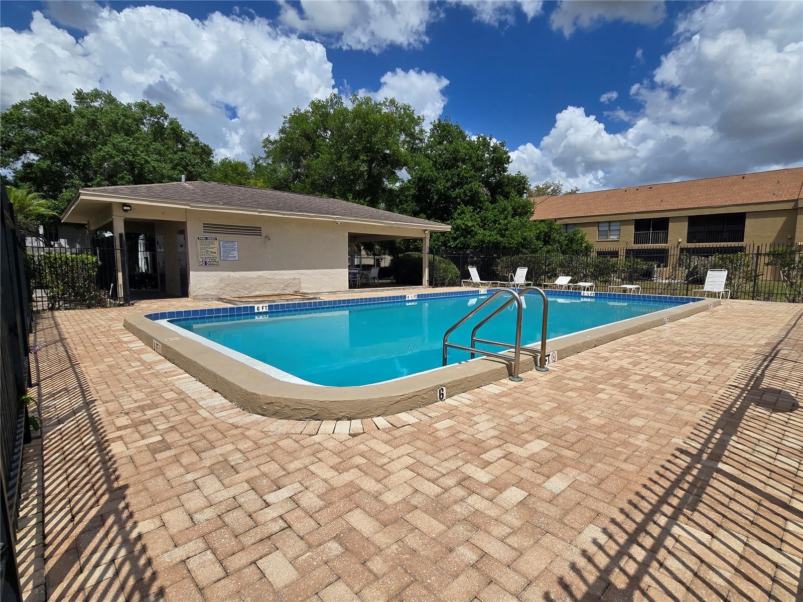 RIVER OAKS CONDO III - Residential