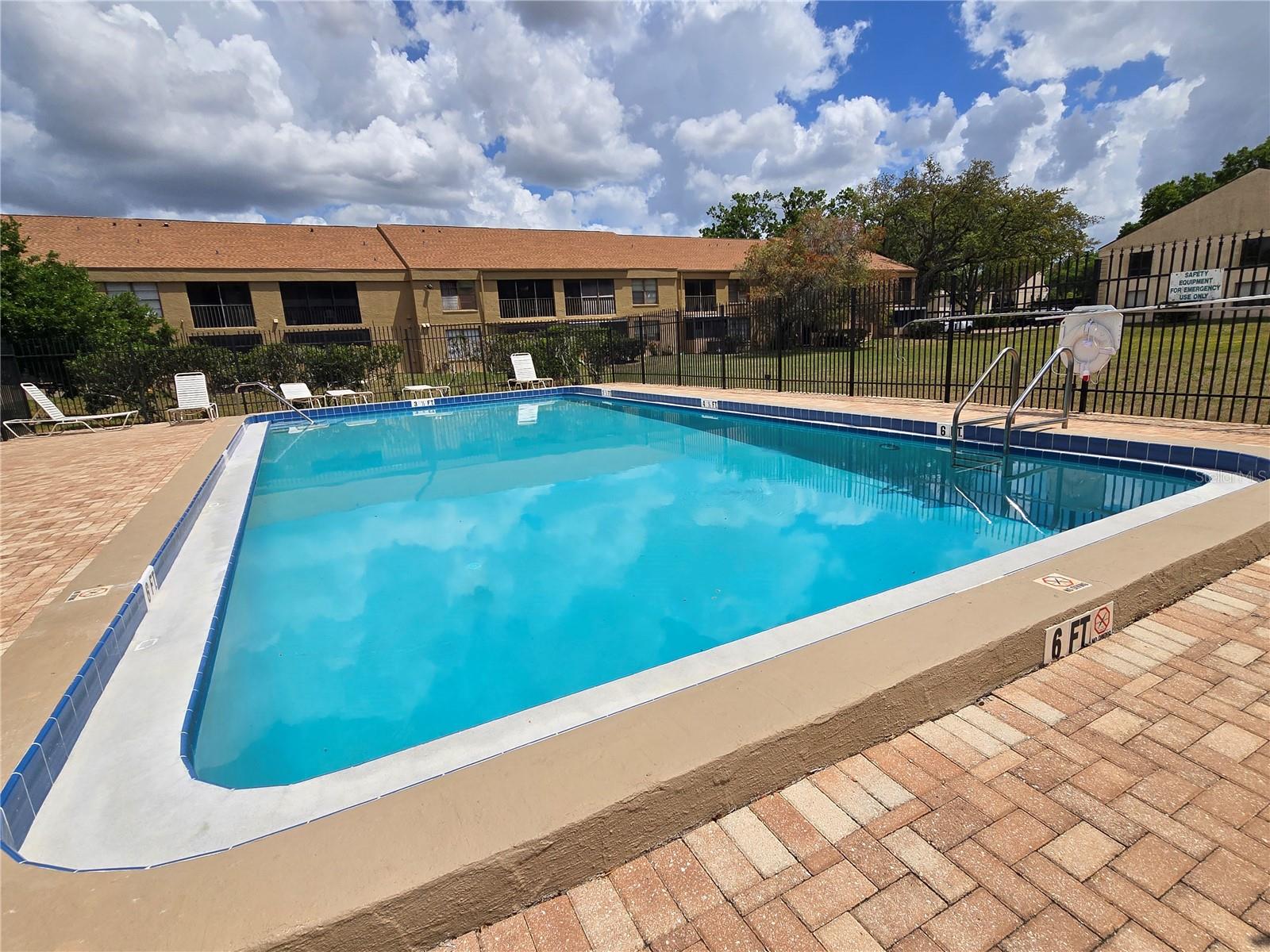 RIVER OAKS CONDO III - Residential