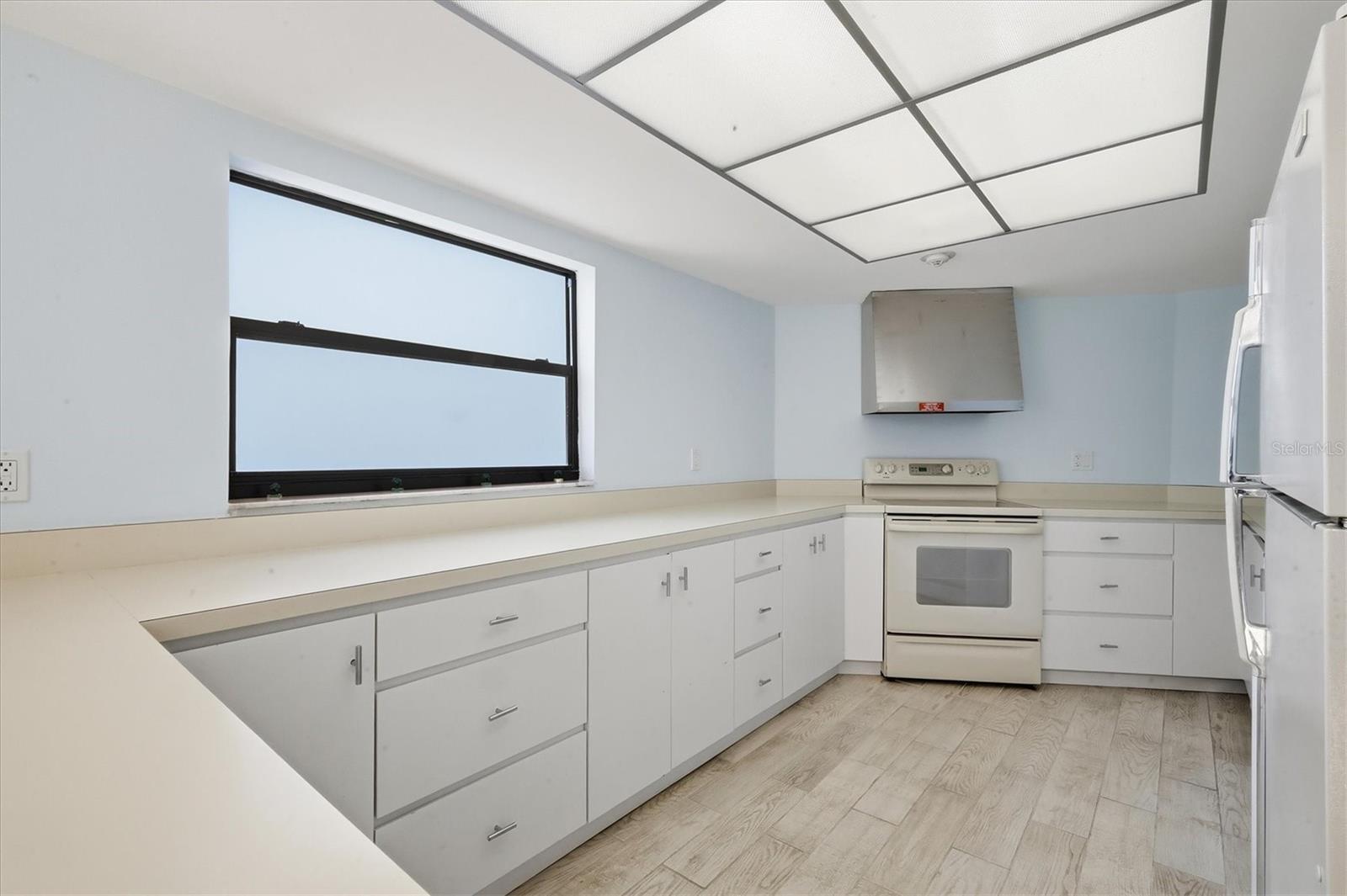 LONGBOAT TERRACE - Residential