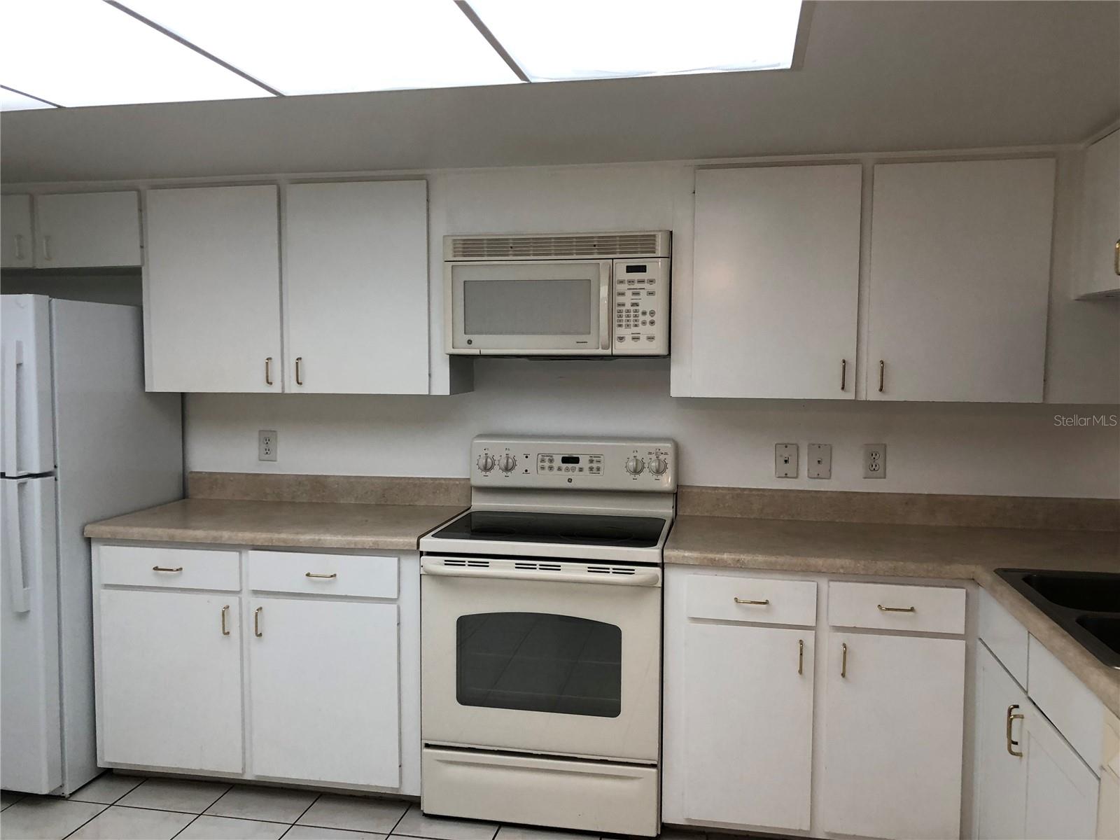 KENSINGTON PARK CONDO - Residential Lease