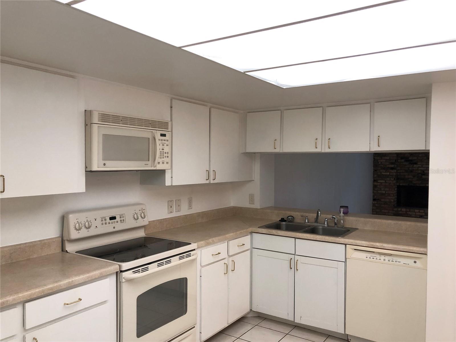 KENSINGTON PARK CONDO - Residential Lease