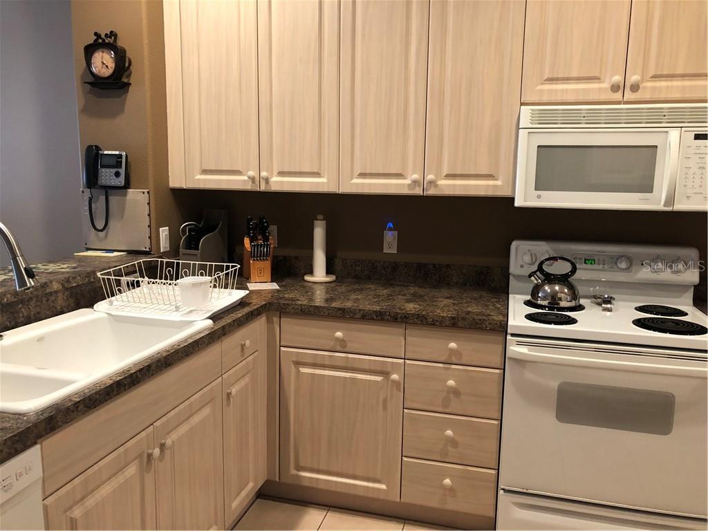 PELICAN POINTE GOLF & COUNTRY CLUB - Residential Lease