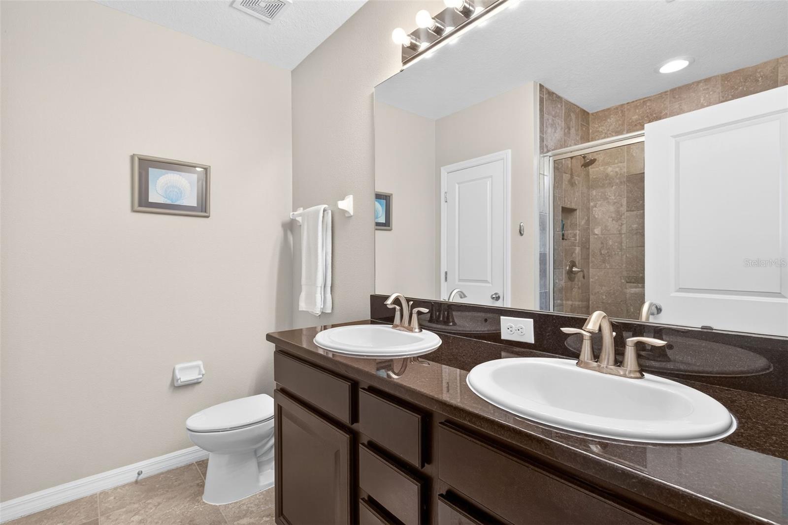 BAYTOWN SQUARE - Residential