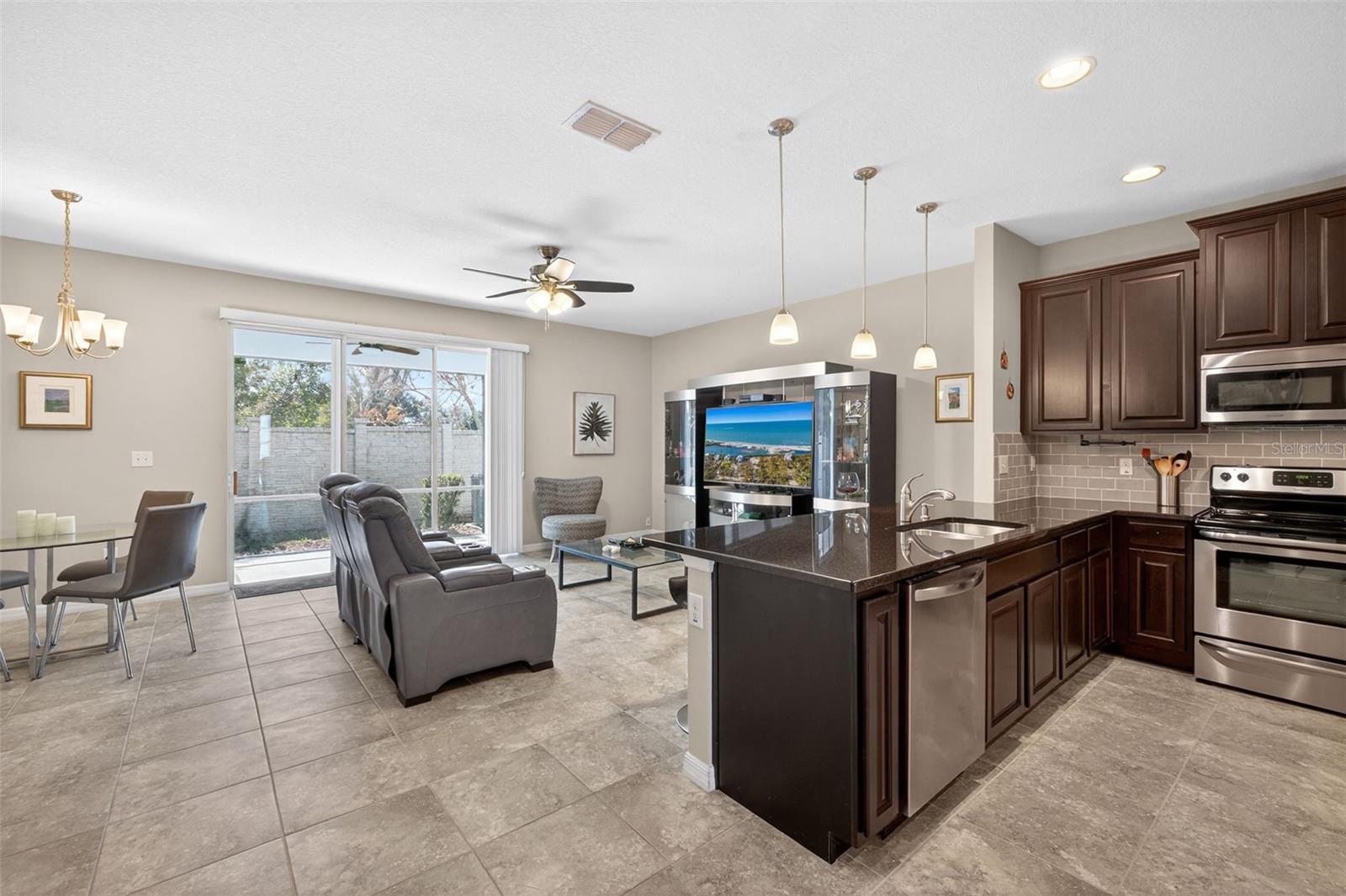 BAYTOWN SQUARE - Residential