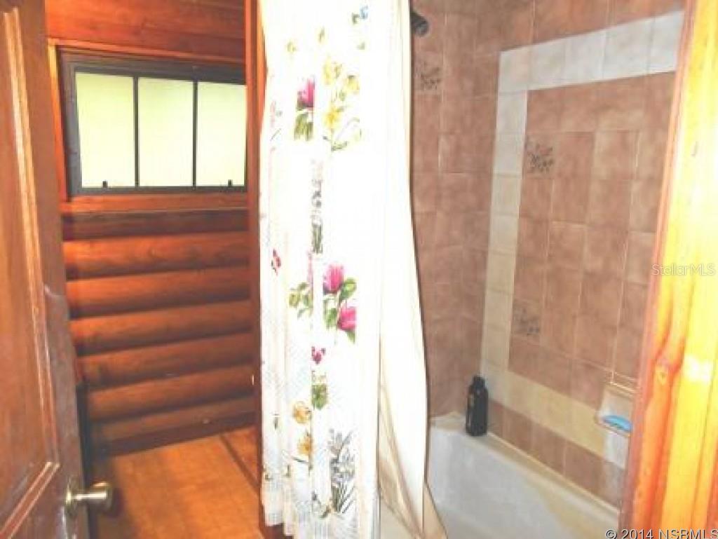 Reed & Gauldens E 01/3 McIntosh Grant - Residential