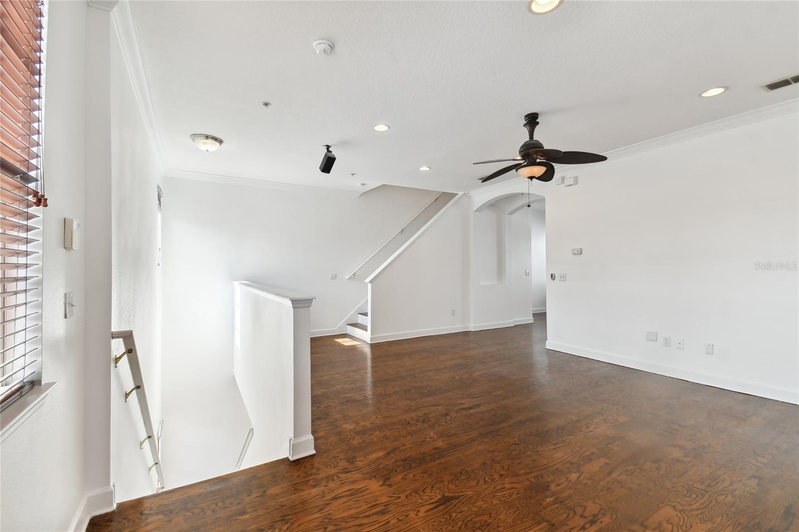 3111 W DE LEON STREET 9