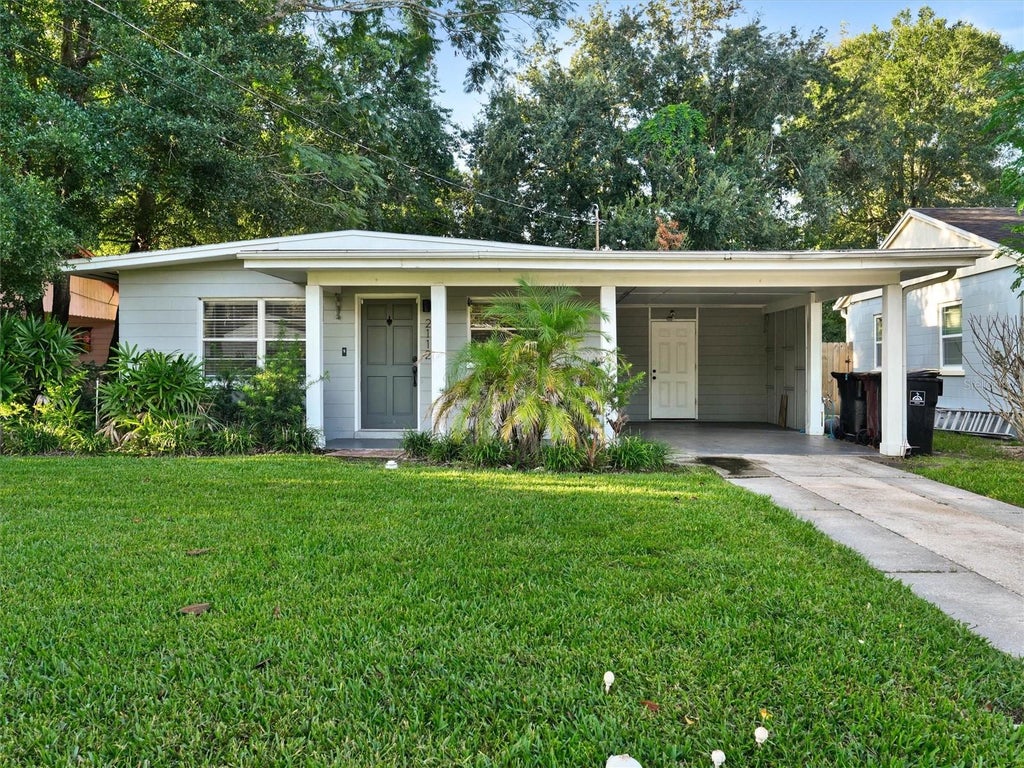 Photo of 2112 Vivada Street, Orlando, FL 32803 (MLS # O6438638)