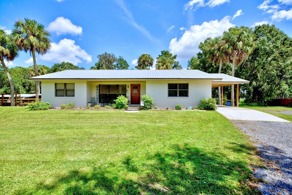 Photo of 7995 County Road 64 E, Avon Park, FL 33825 (MLS # OM707818)