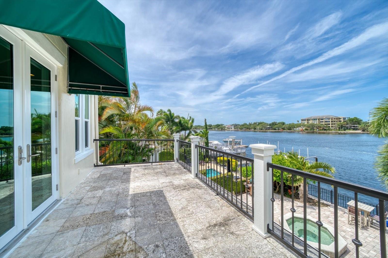 ST TROPEZ AT HARBOR ISLAND PHA - Residential