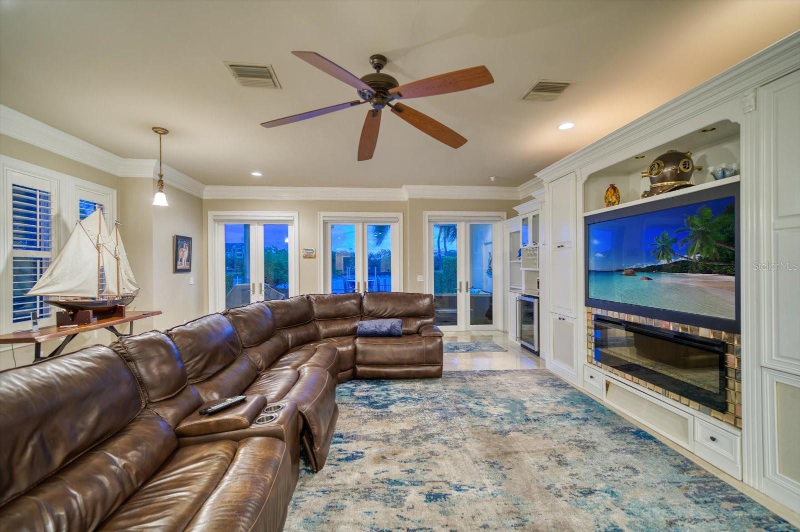 ST TROPEZ AT HARBOR ISLAND PHA - Residential