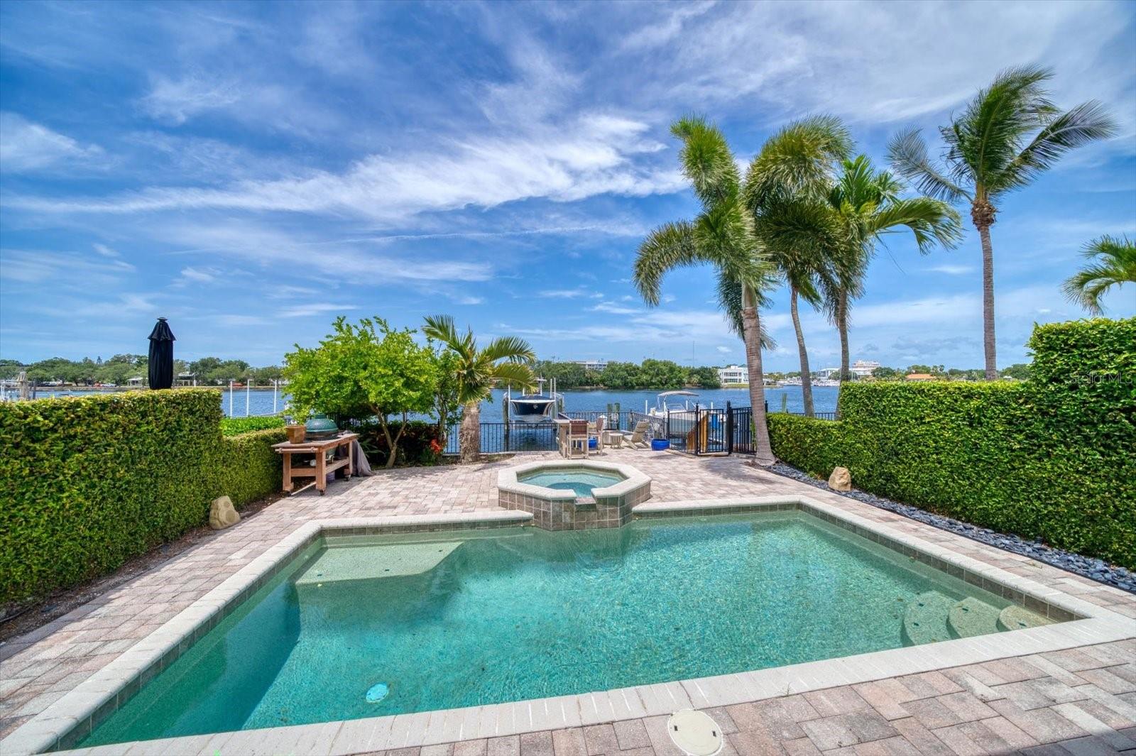 ST TROPEZ AT HARBOR ISLAND PHA - Residential