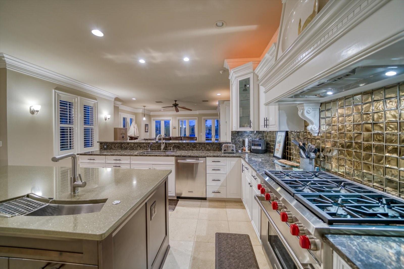 ST TROPEZ AT HARBOR ISLAND PHA - Residential