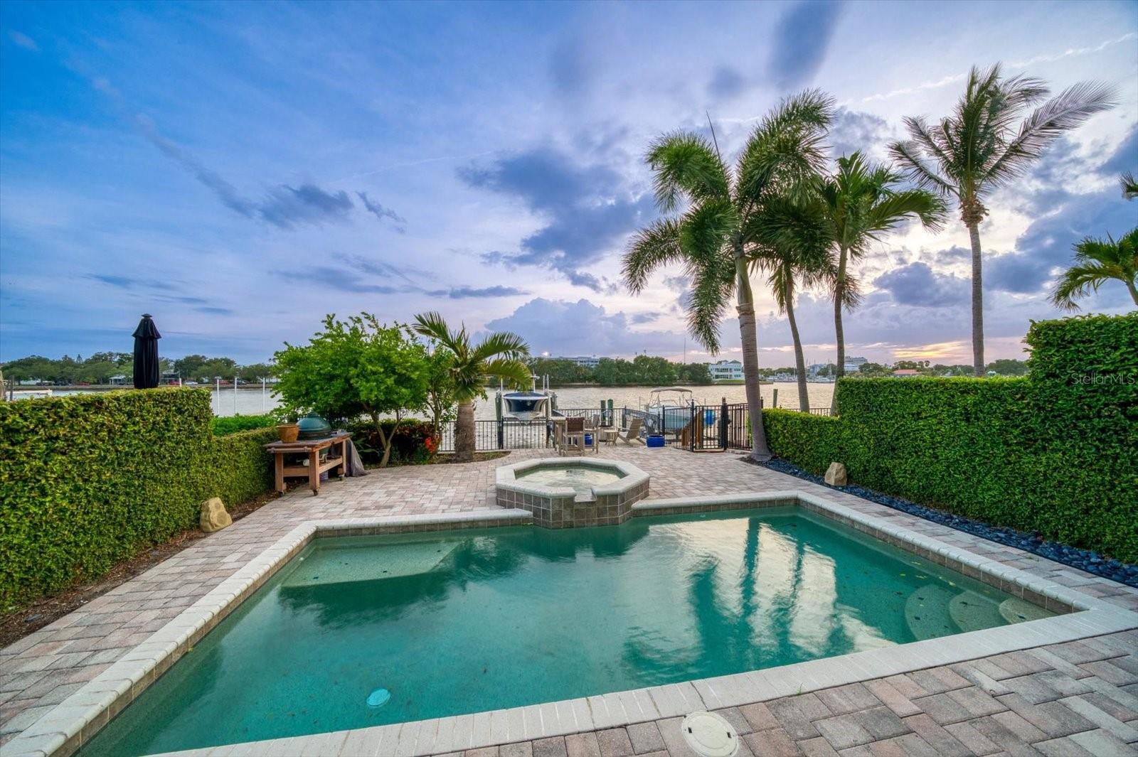 ST TROPEZ AT HARBOR ISLAND PHA - Residential