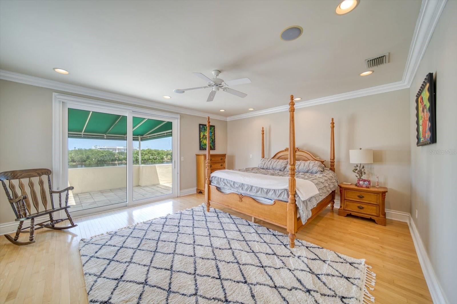 ST TROPEZ AT HARBOR ISLAND PHA - Residential