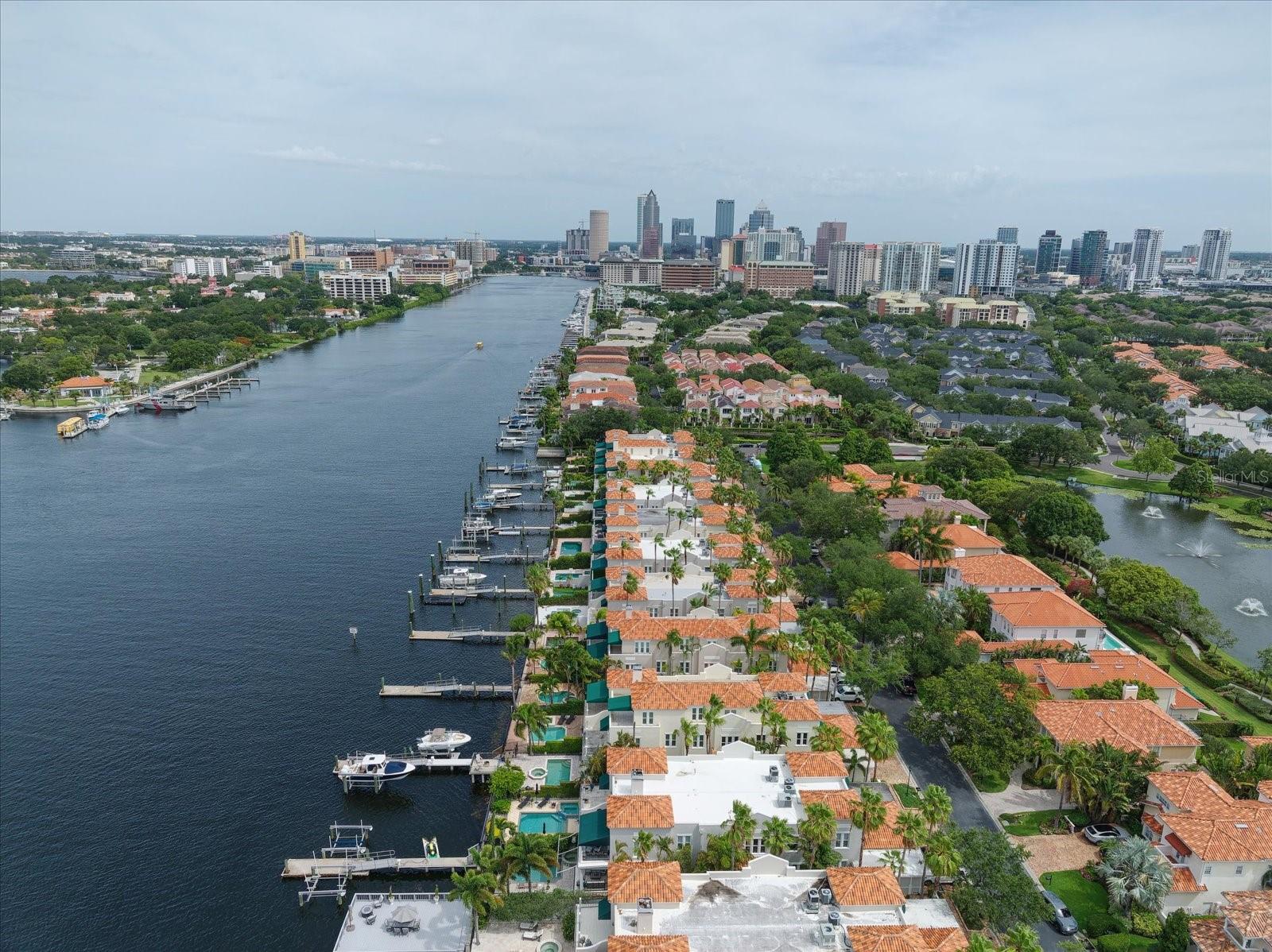 ST TROPEZ AT HARBOR ISLAND PHA - Residential