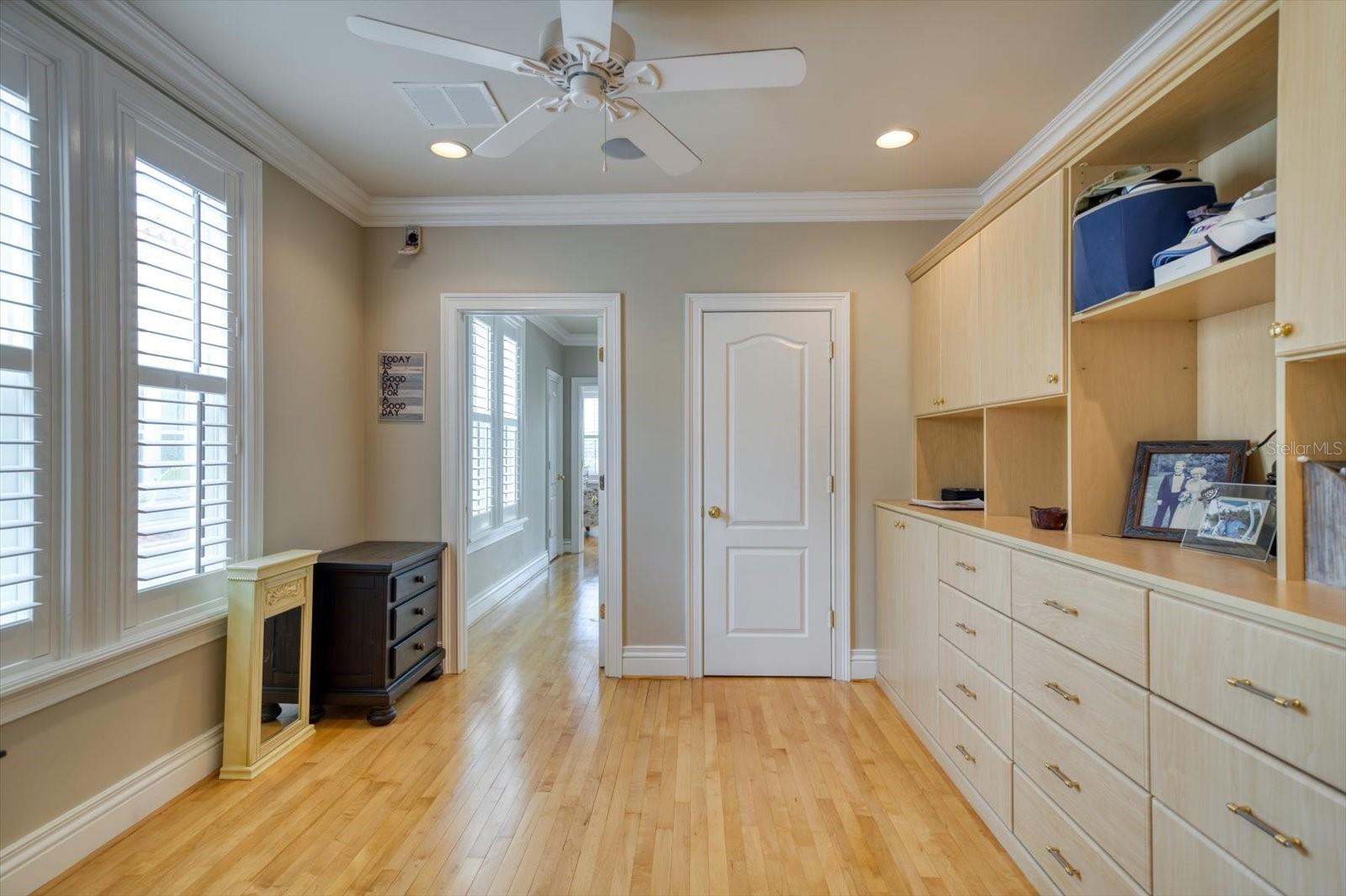 ST TROPEZ AT HARBOR ISLAND PHA - Residential