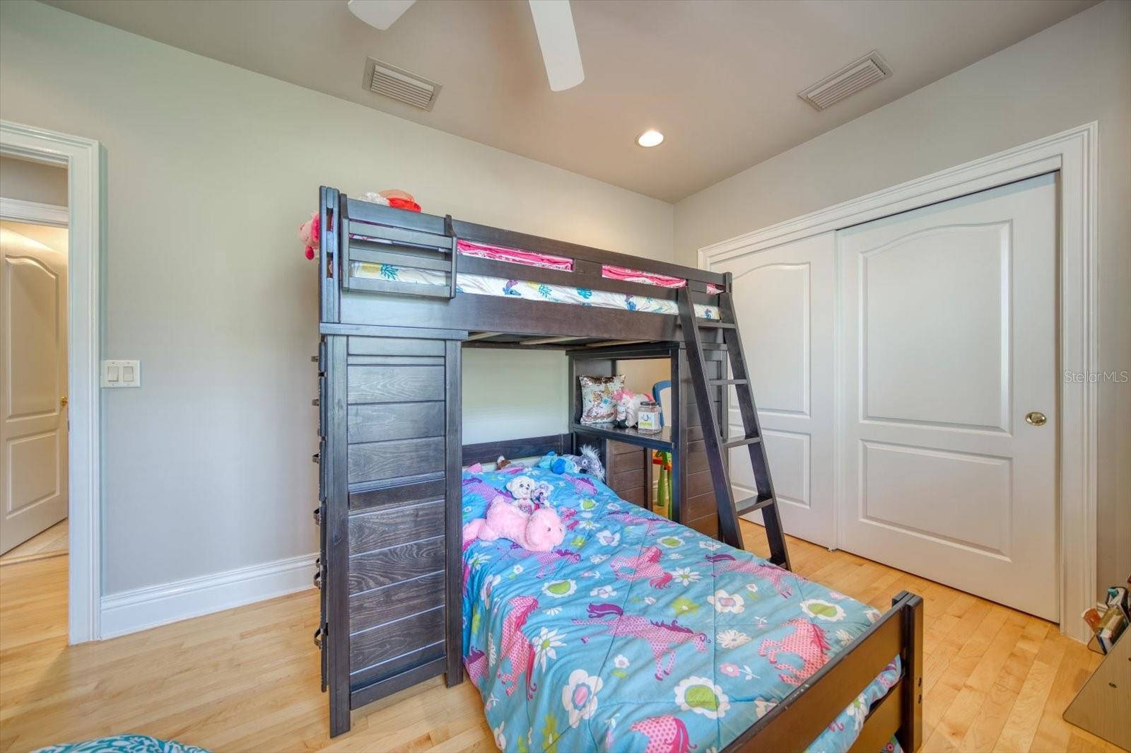 ST TROPEZ AT HARBOR ISLAND PHA - Residential