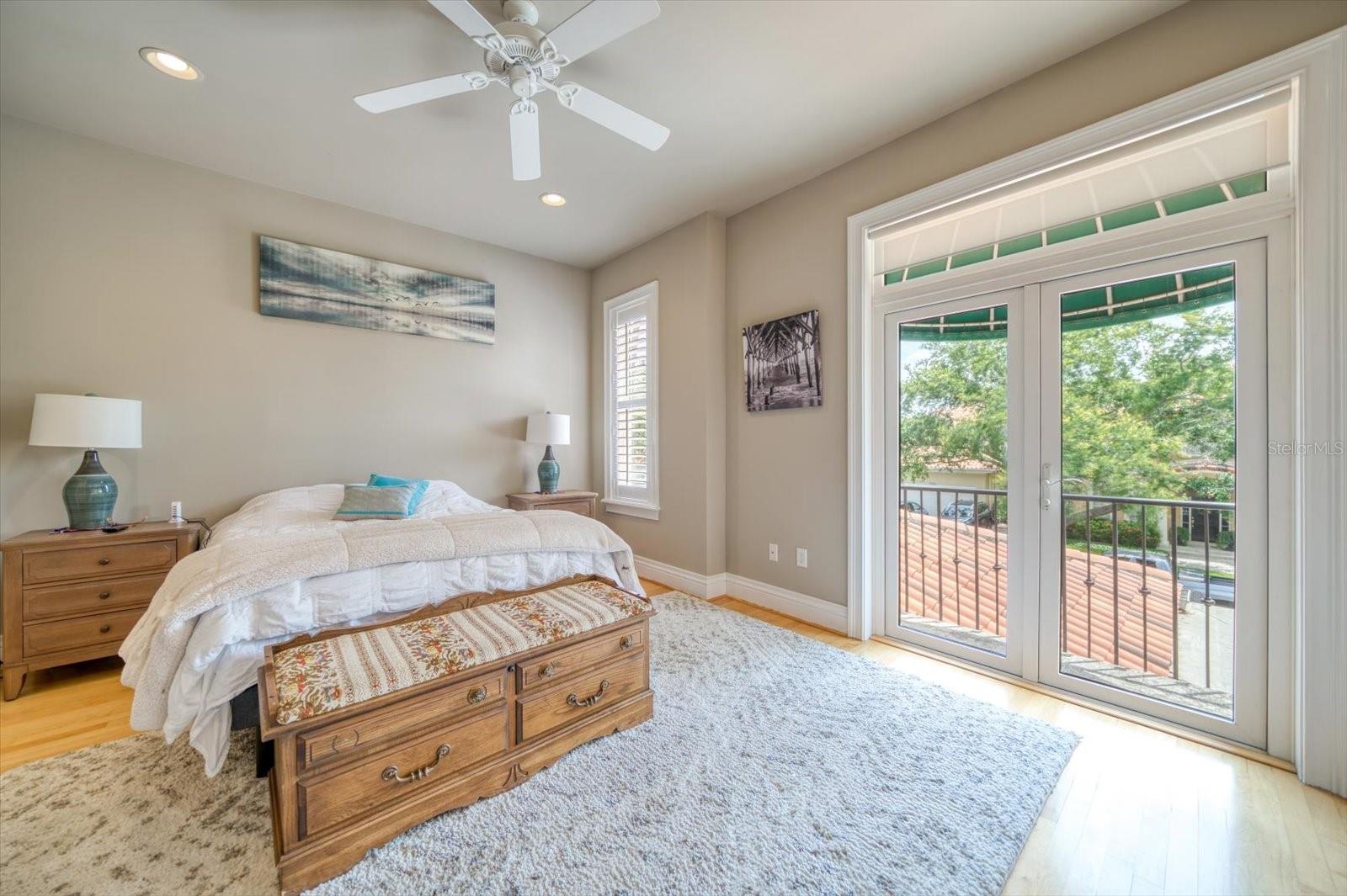 ST TROPEZ AT HARBOR ISLAND PHA - Residential