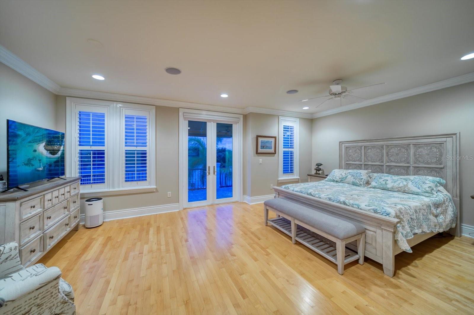 ST TROPEZ AT HARBOR ISLAND PHA - Residential