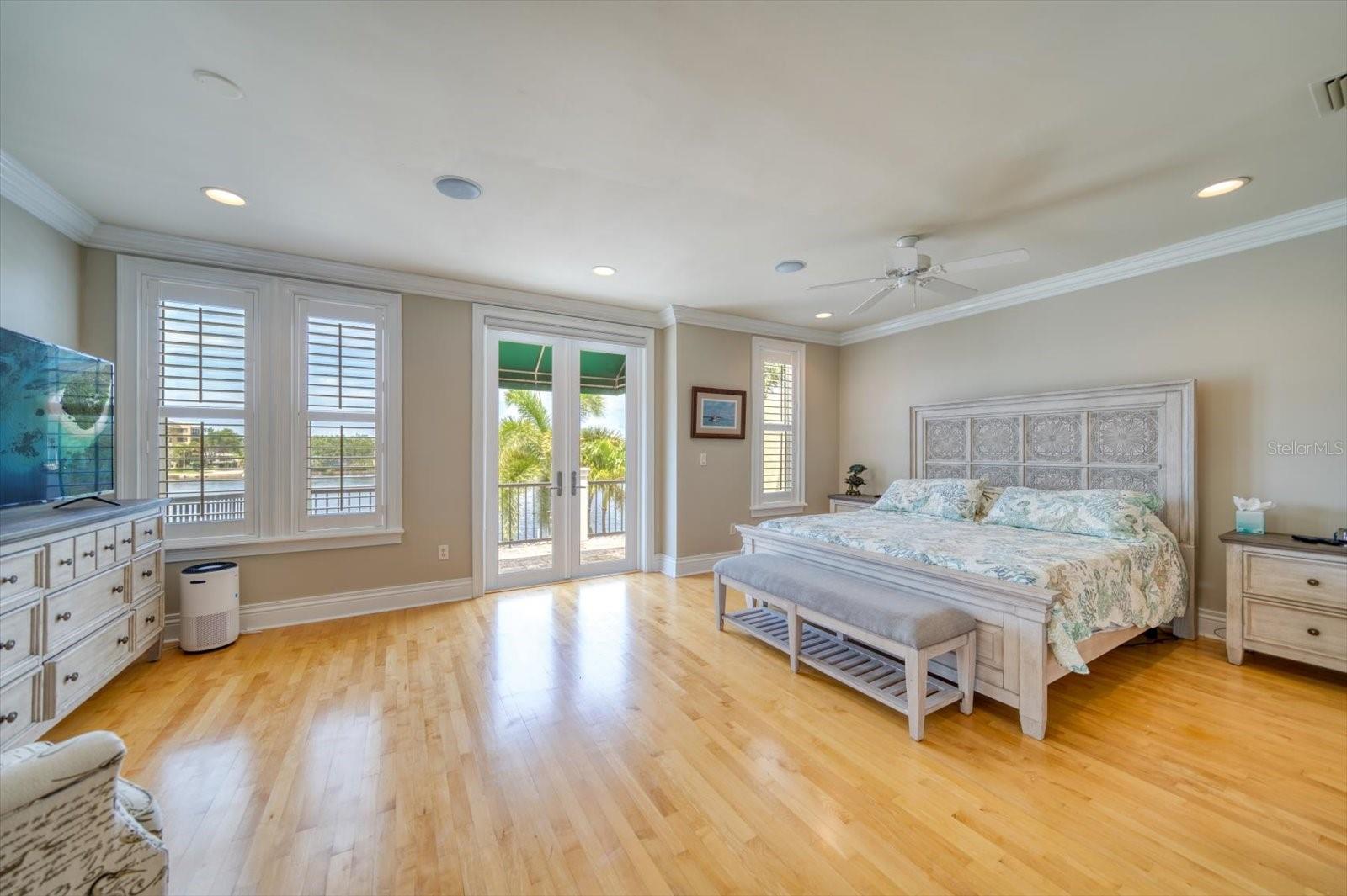 ST TROPEZ AT HARBOR ISLAND PHA - Residential