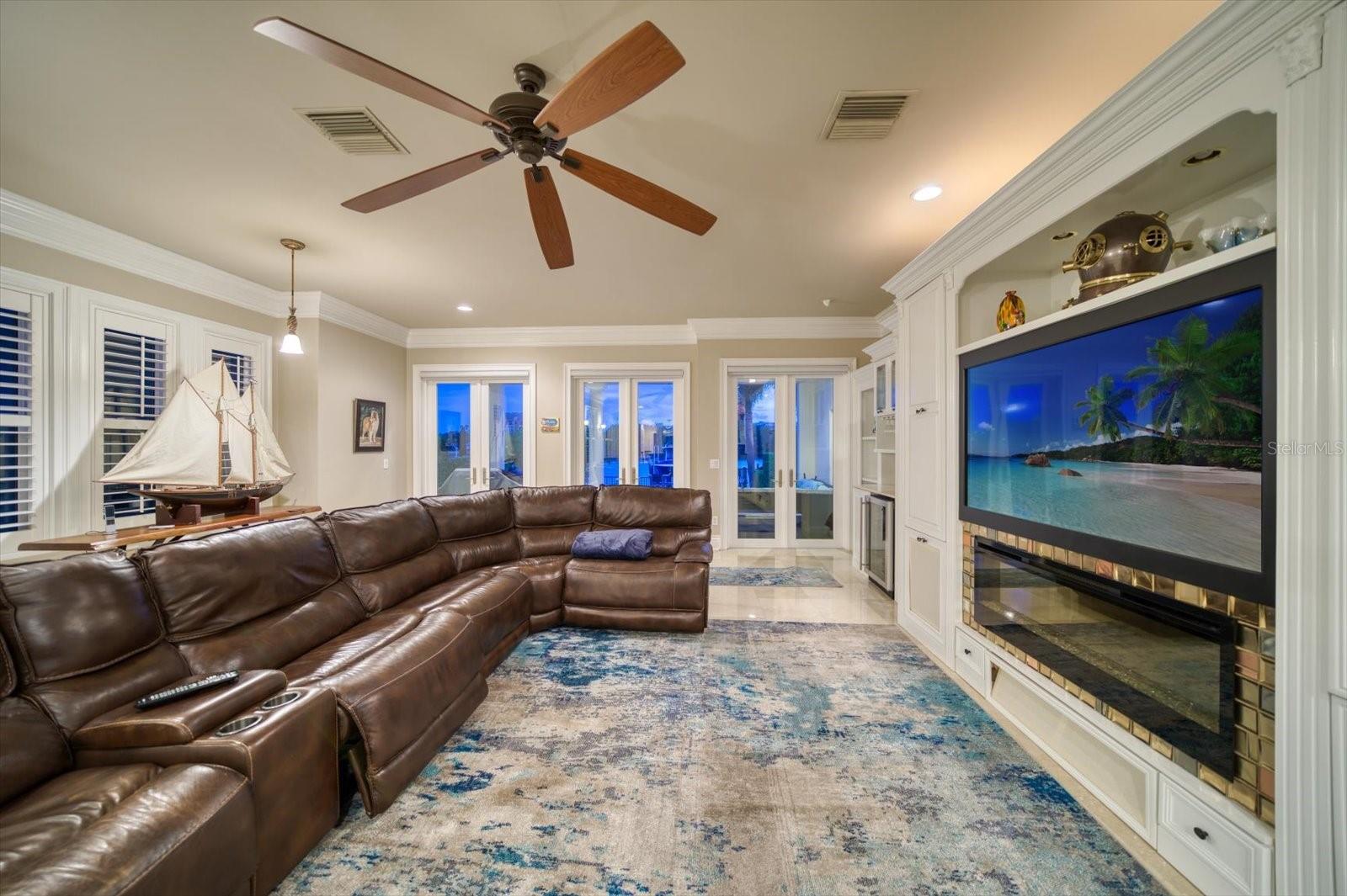 ST TROPEZ AT HARBOR ISLAND PHA - Residential