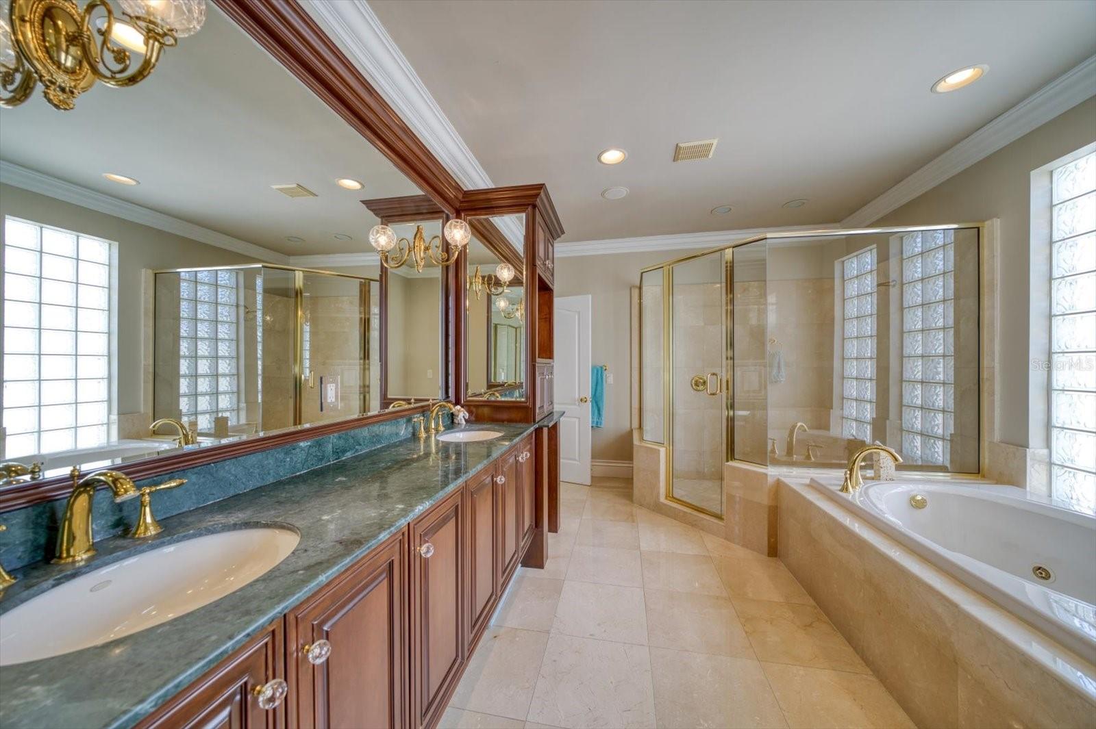 ST TROPEZ AT HARBOR ISLAND PHA - Residential