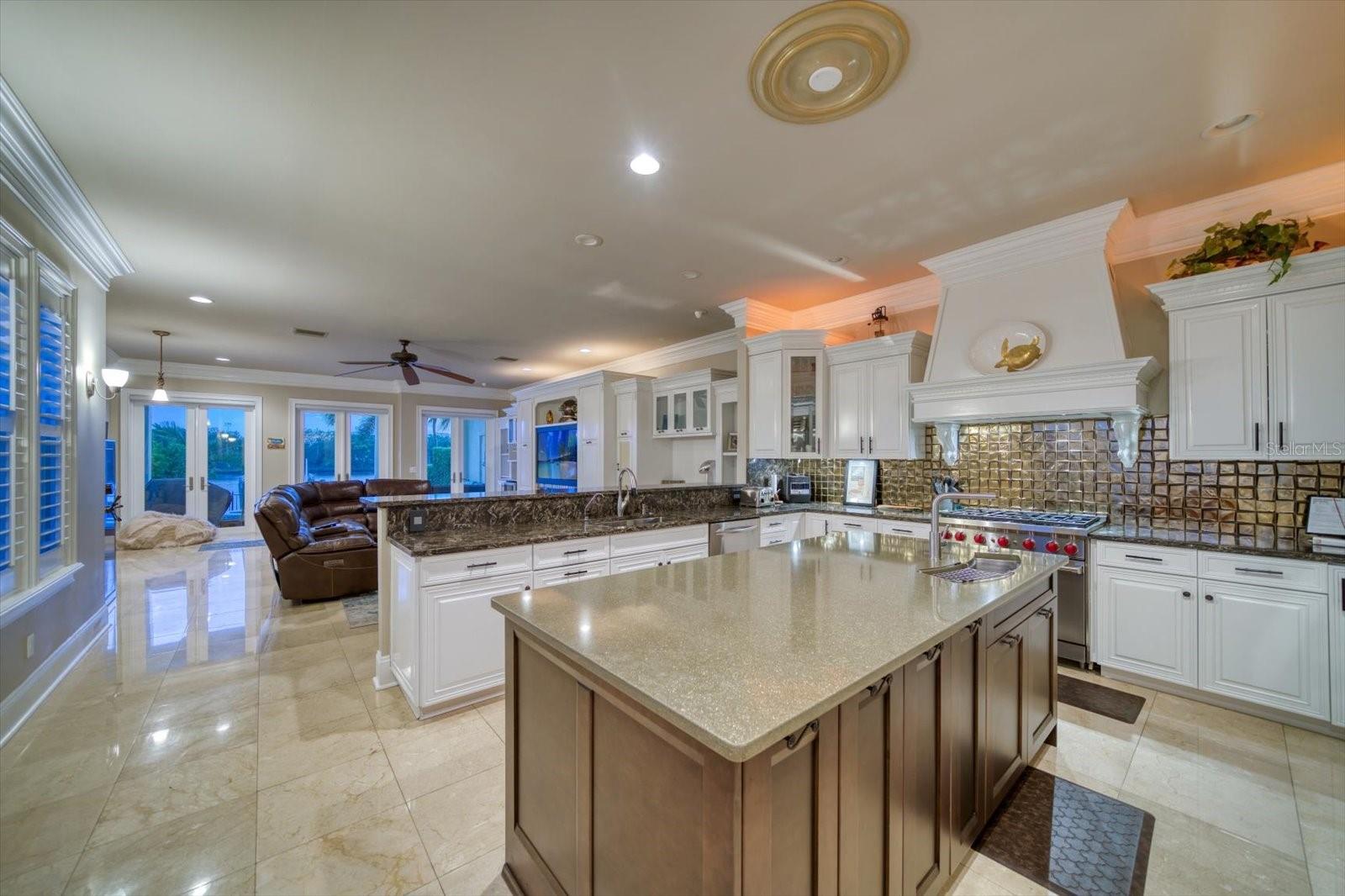 ST TROPEZ AT HARBOR ISLAND PHA - Residential