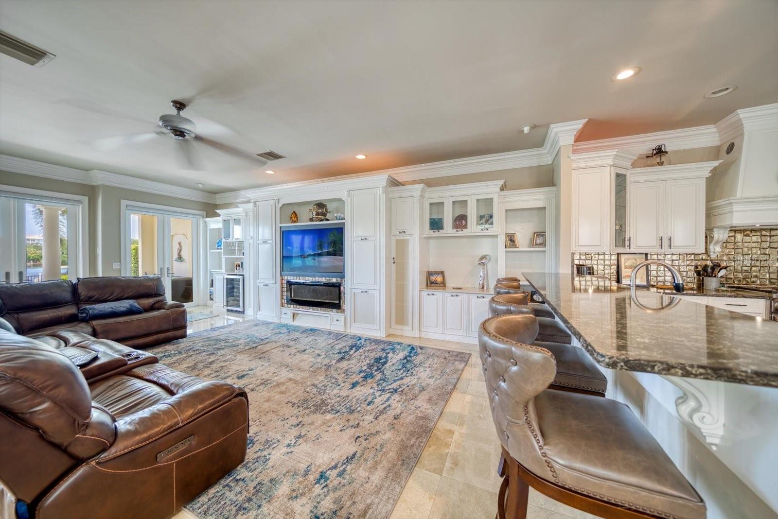 ST TROPEZ AT HARBOR ISLAND PHA - Residential