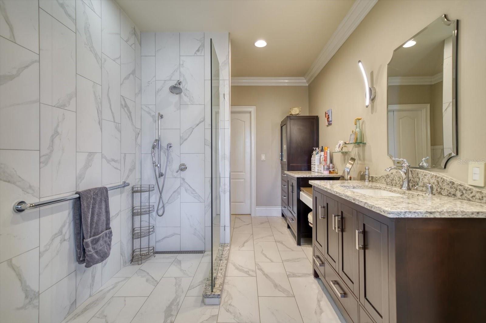 ST TROPEZ AT HARBOR ISLAND PHA - Residential