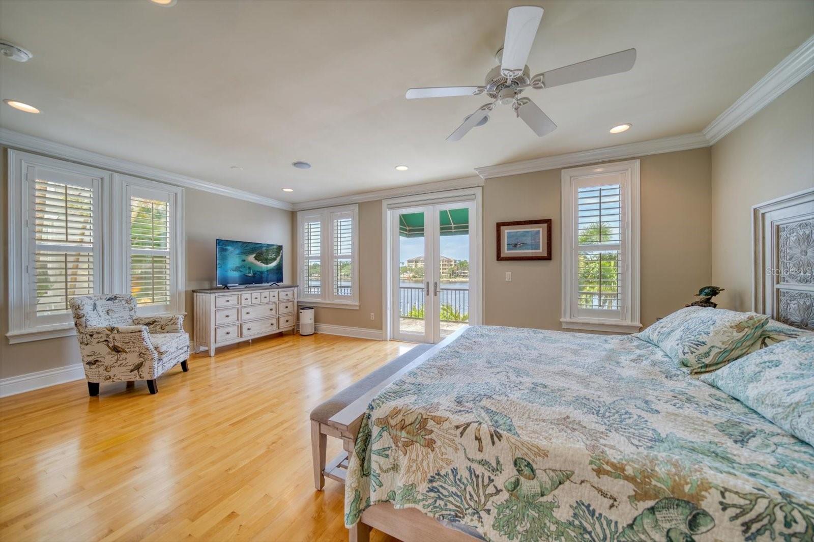 ST TROPEZ AT HARBOR ISLAND PHA - Residential