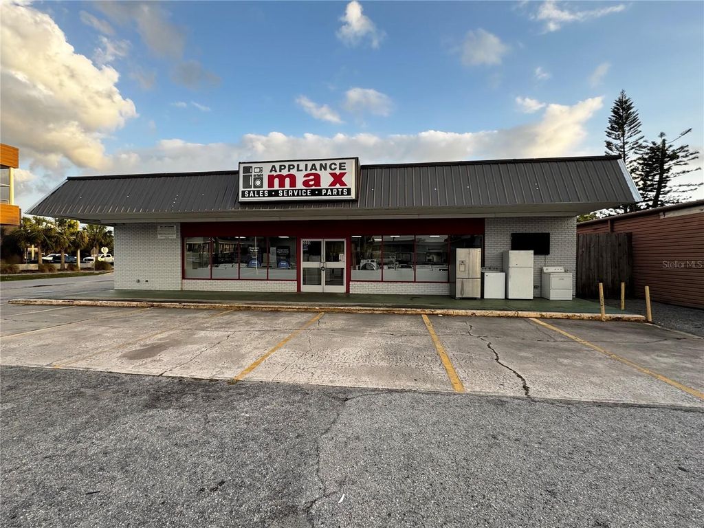 Photo of 3090 Bee Ridge Road, Sarasota, FL 34239 (MLS # A4646785)