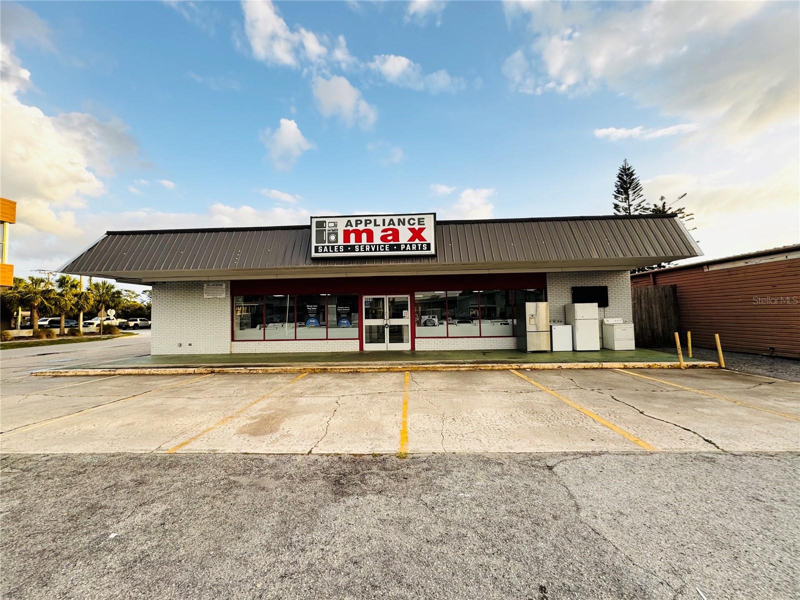 Rare Opportunity to purchase a Free-Standing BLOCK building located in one of Sarasota's most desirable locations! Excellent Street Visibility and signage opportunity and minutes to Downtown, Sarasota Memorial Hospital and Doctor’s Hospital, Siesta Key and I-75. This Business Front has Maximum Exposure off Sarasota's Busy Bee Ridge Road (Crossroad is Murdock next to the Fire Station on the South Side of Bee Ridge Road). Currently an active appliance store and formerly 7-11. The building is for sale but not the appliance business. Property offers 10 parking spaces! NOT in a flood Zone. 2 Bathrooms and 2 store rooms.