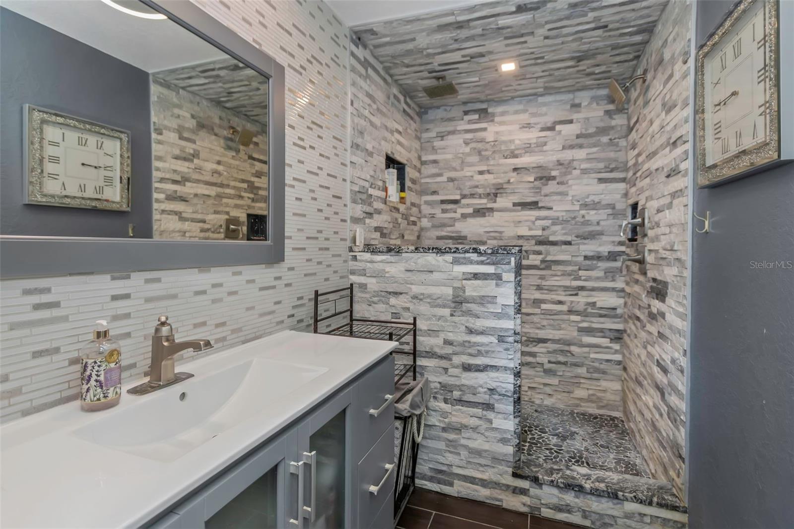 BAYVIEW ESTATES OF INDIAN ROCKS 2ND ADD - Residential