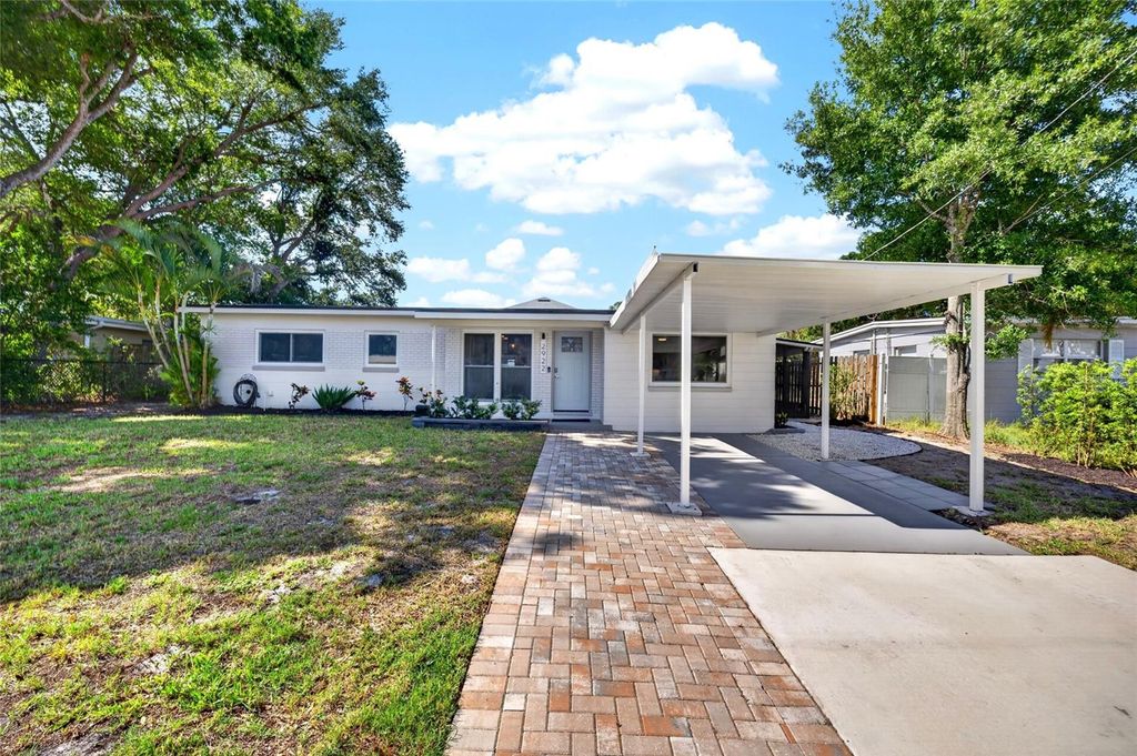 Photo of 2922 W Averill Avenue, Tampa, FL 33611 (MLS # TB8500962)