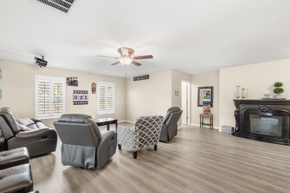 WELLINGTON WOODS - Residential