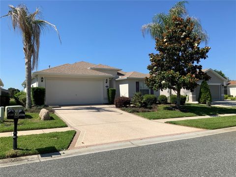 Photo of 27215 Roanoke Drive, Leesburg, FL 34748 (MLS # G5111951)