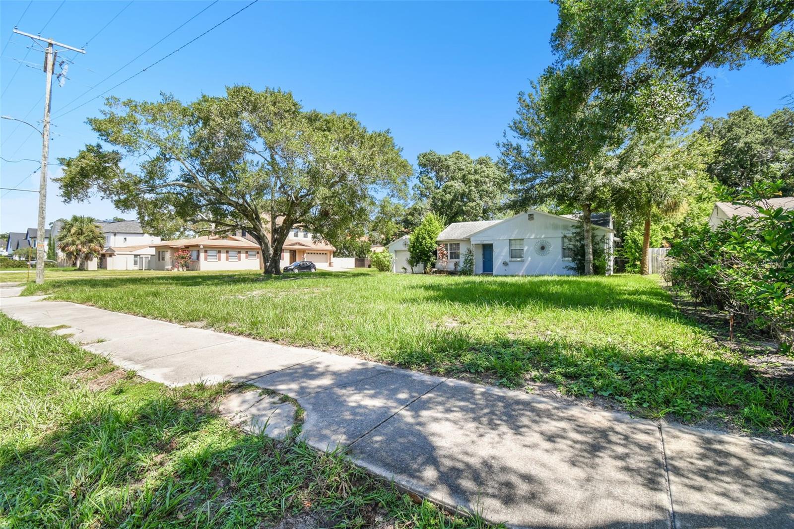 Photo 11 of 19 of 4015 W SWANN AVENUE house