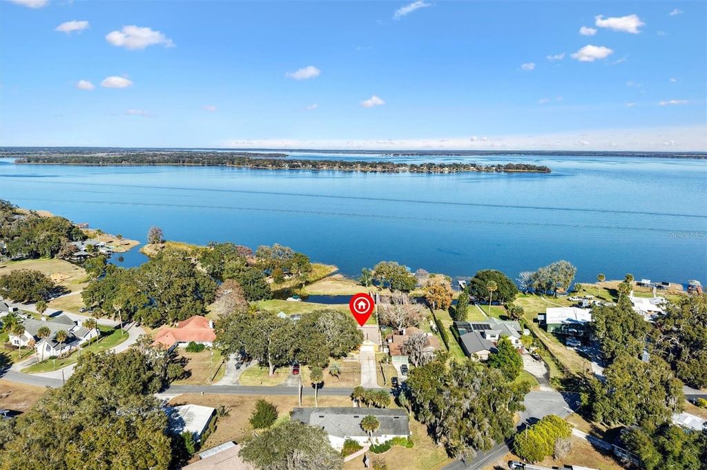 Photo of 804 N Shore Drive, Leesburg, FL 34748 (MLS # G5107392)