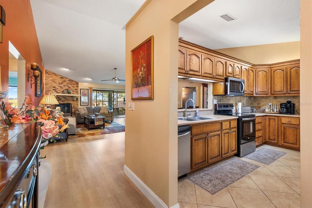 Photo of 804 N Shore Drive, Leesburg, FL 34748 (MLS # G5107392)