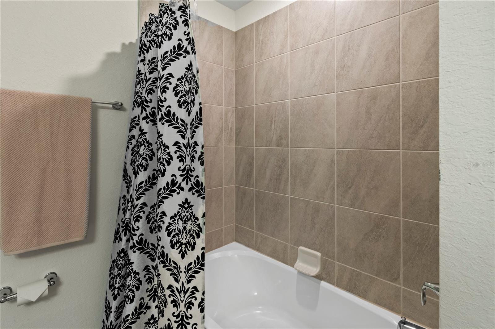 TERRACE VI AT LAKEWOOD NATIONAL PH I - Residential Lease
