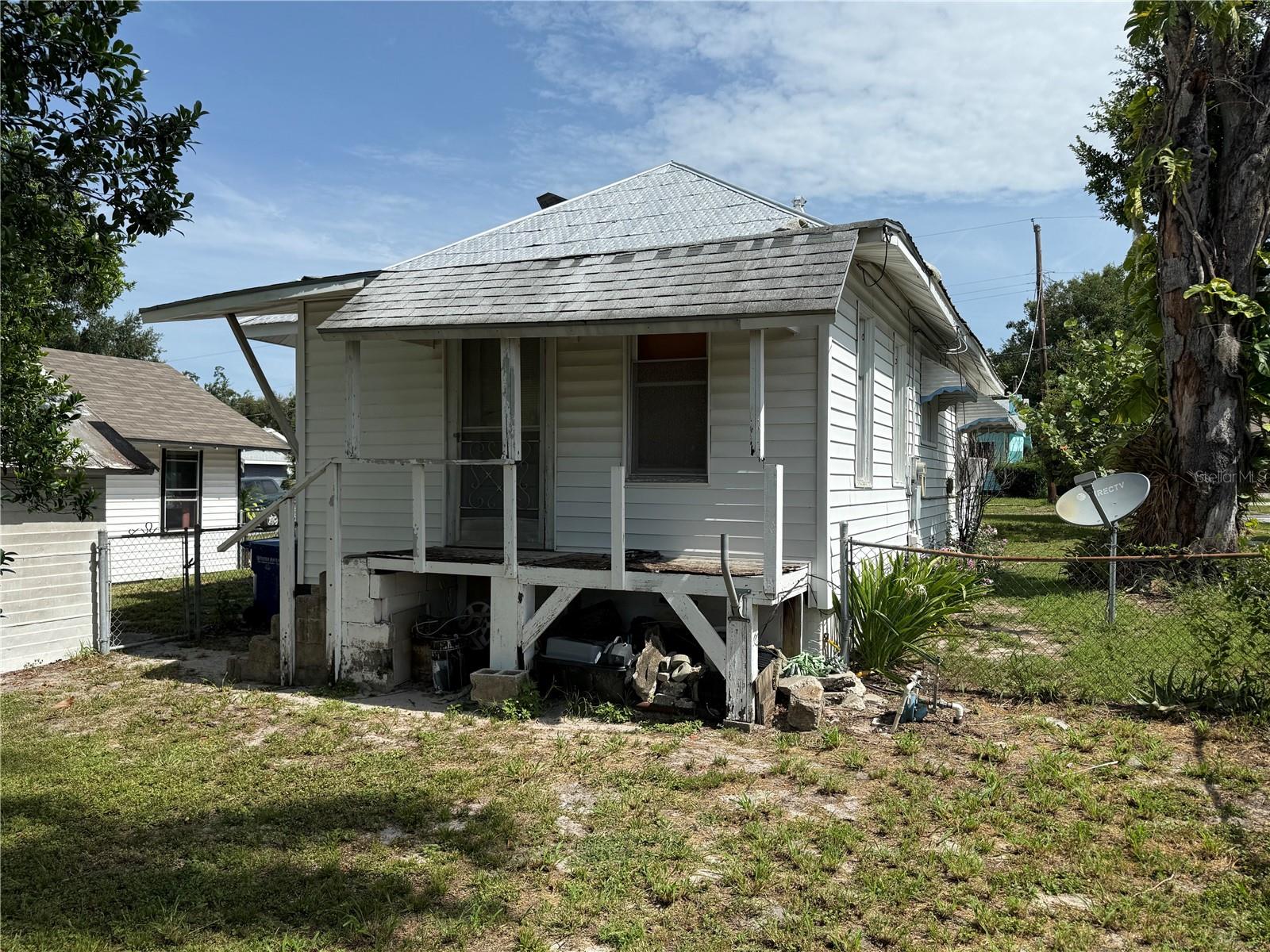724 AVENUE D SW
