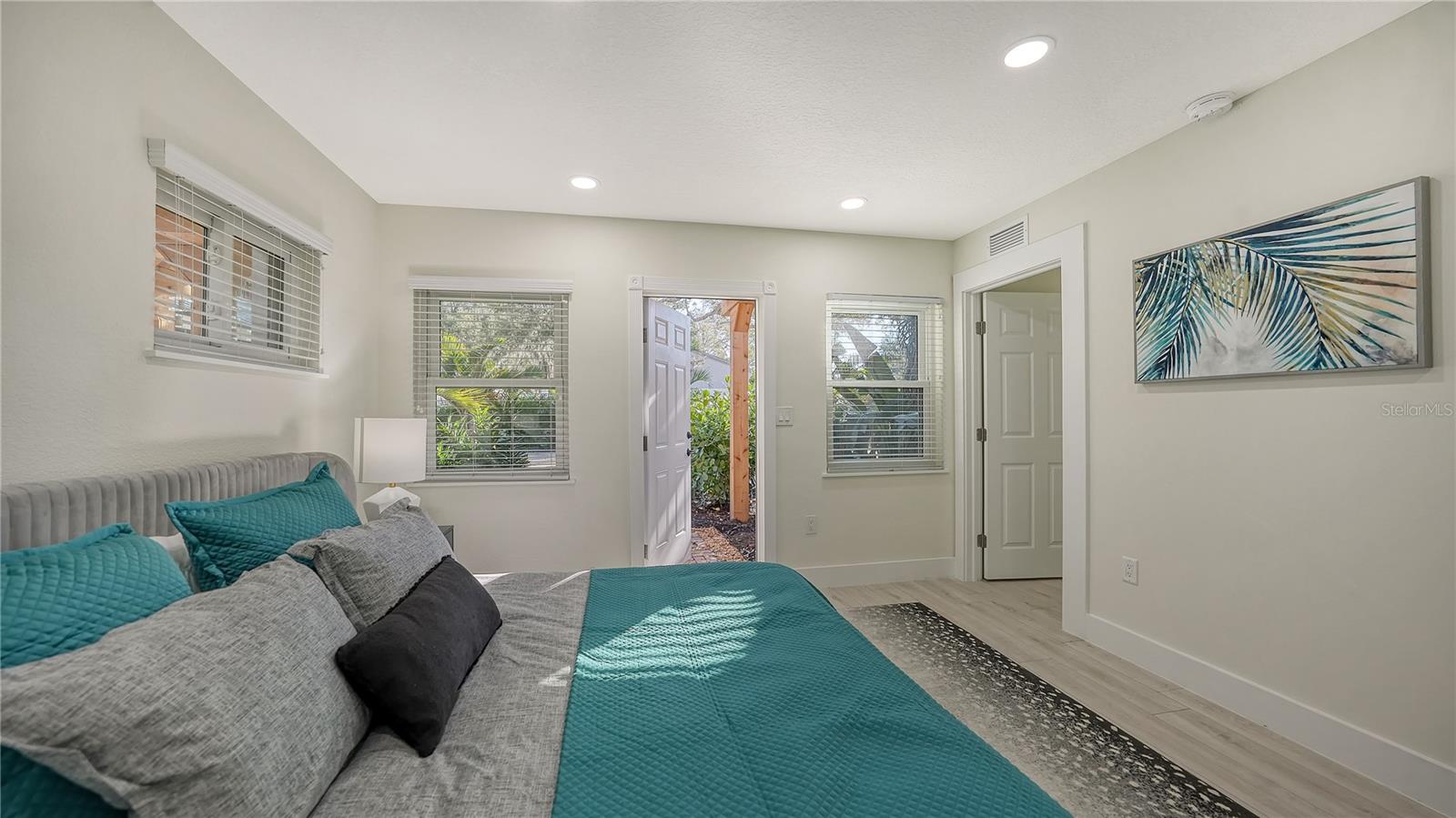 TOWLES - Residential